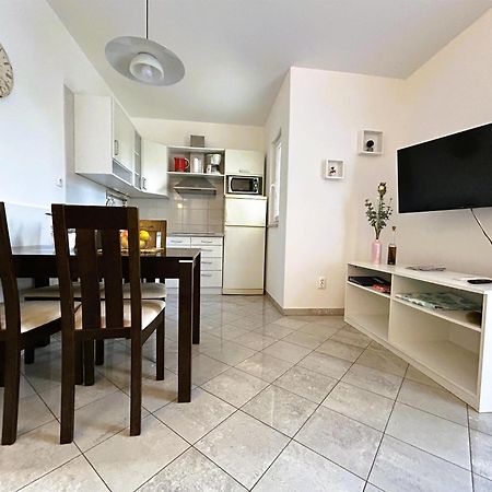 Apartments Vesna Малинська Екстер'єр фото
