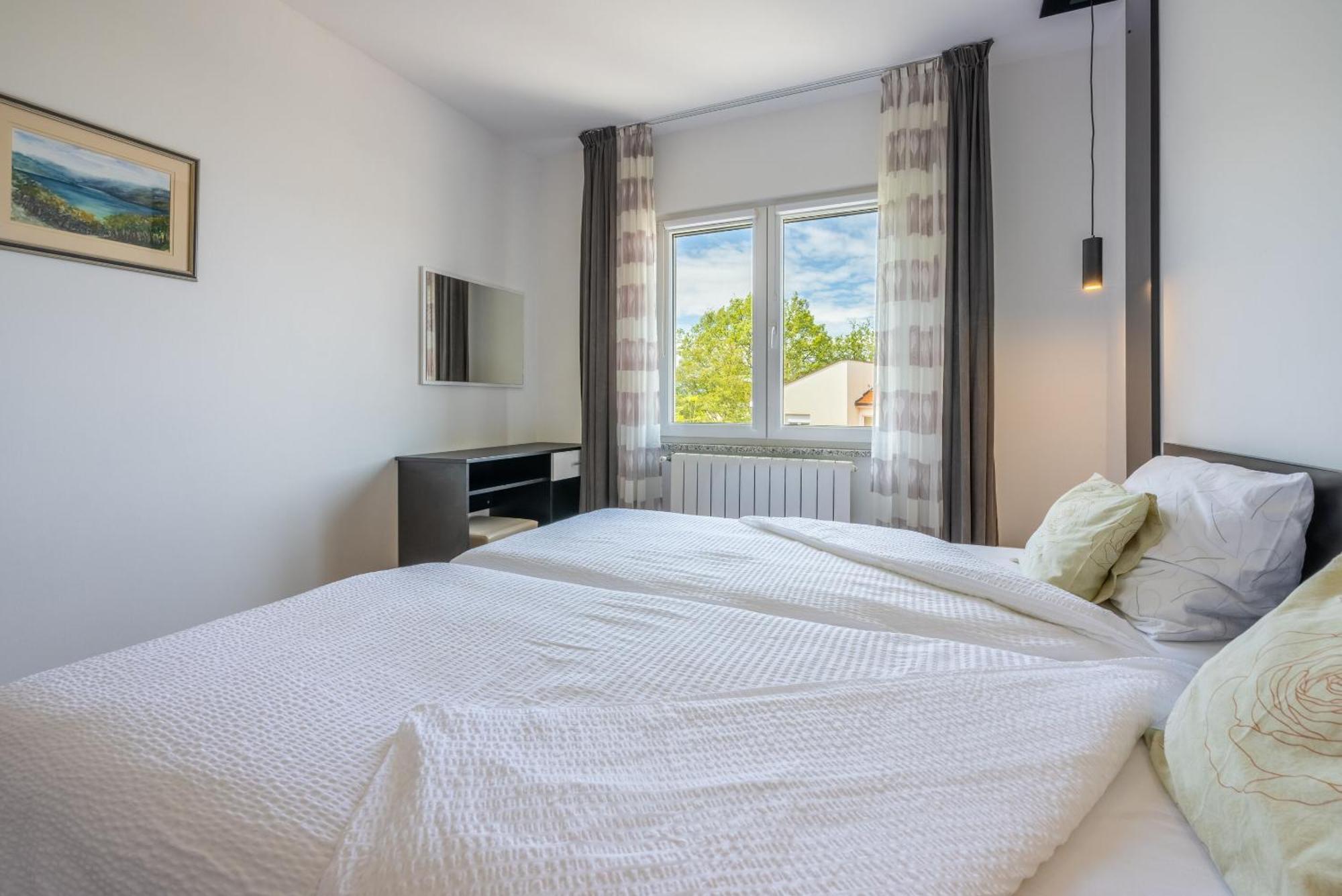 Apartments Vesna Малинська Екстер'єр фото